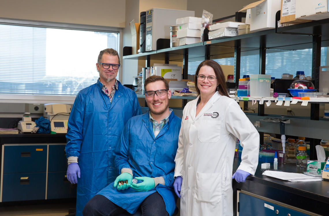 University of Calgary researchers David Cramb, Christopher Sarsons and Kristina Rinker developed a novel approach to improve cancer diagnosis and treatment utilizing engineered nanoparticles.