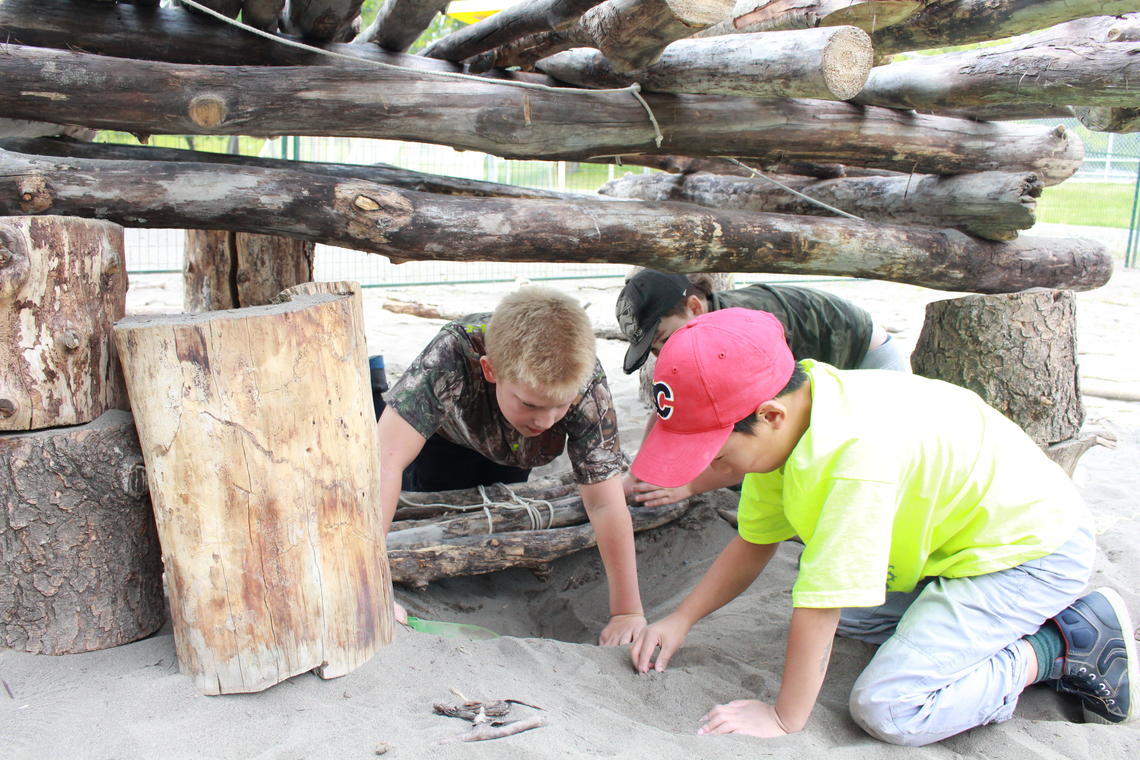 Campers collaborate to build structures from a variety of natural materials. Photo by Danielle Chicoine, Faculty of Kinesiology