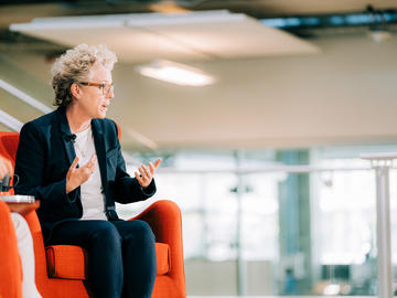 Susanne Craig, addresses the audience at Alumni Weekend, 2019. 